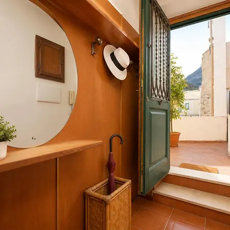 Lilla's House - Square & Close The
