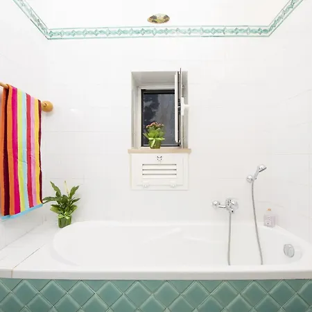 Lilla's House - Square & Close The